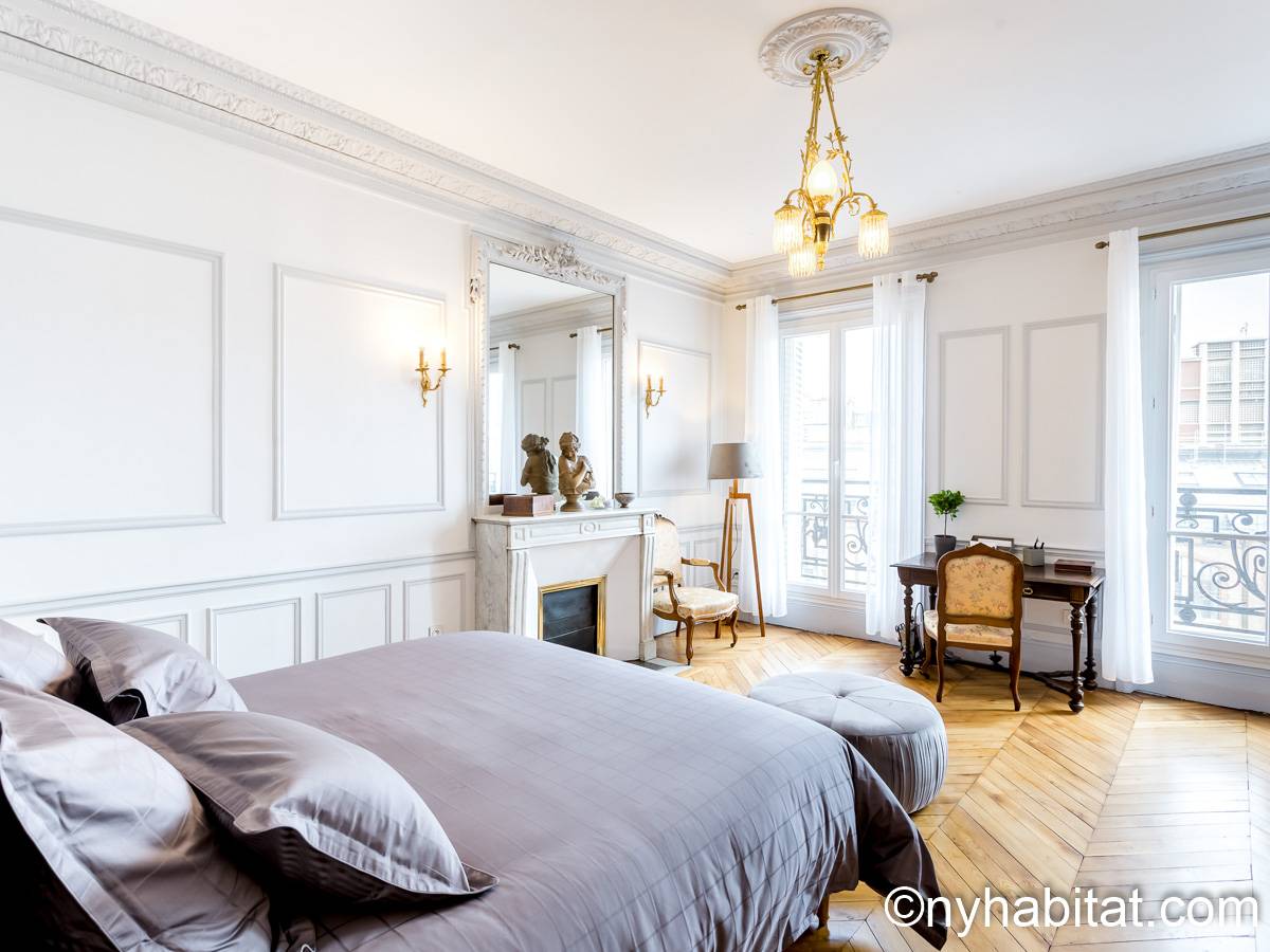Paris Apartment 3 Bedroom Apartment Rental in Gare Saint Lazare (PA4417)