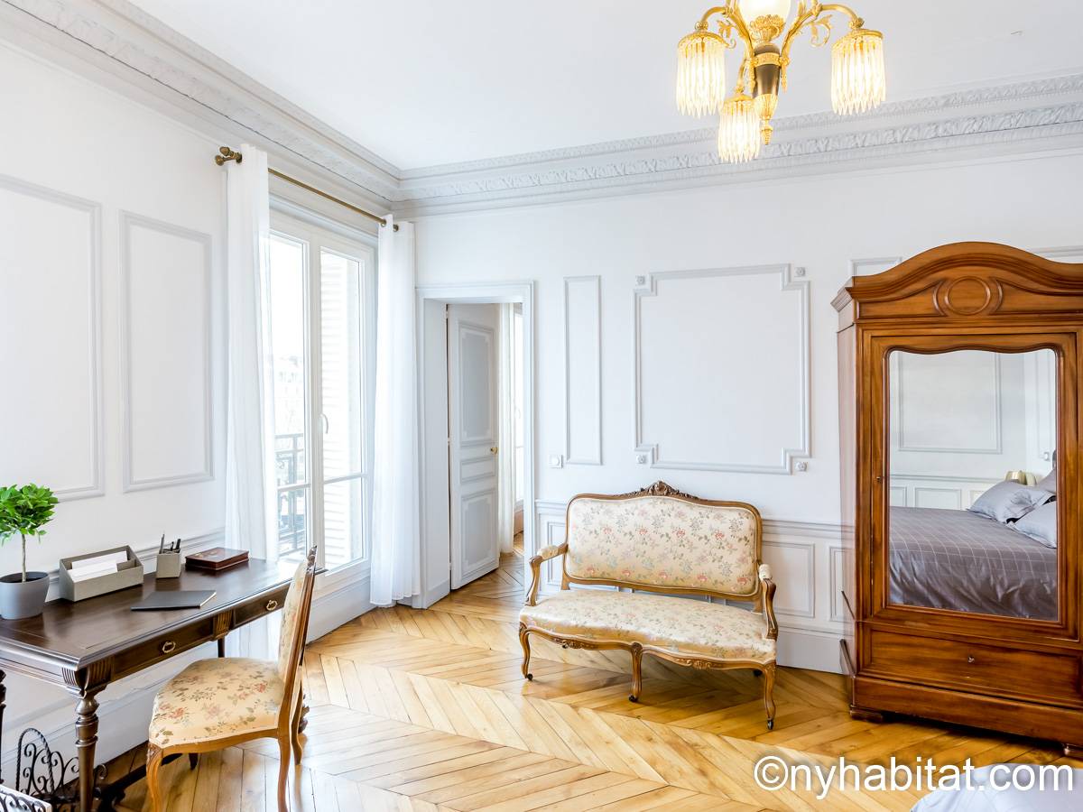 Paris Apartment 3 Bedroom Apartment Rental in Gare Saint Lazare (PA4417)