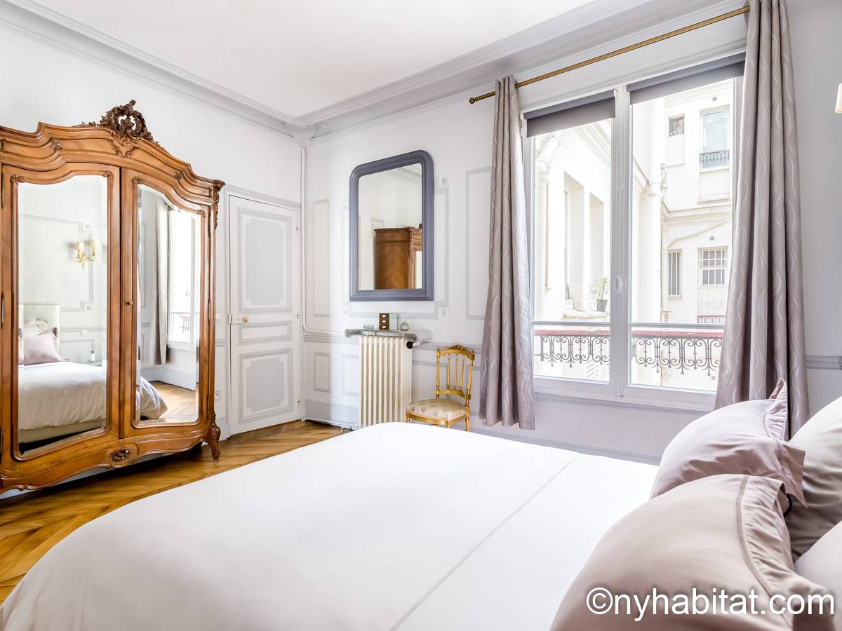 Paris Apartment 3 Bedroom Apartment Rental in Gare Saint Lazare (PA4417)