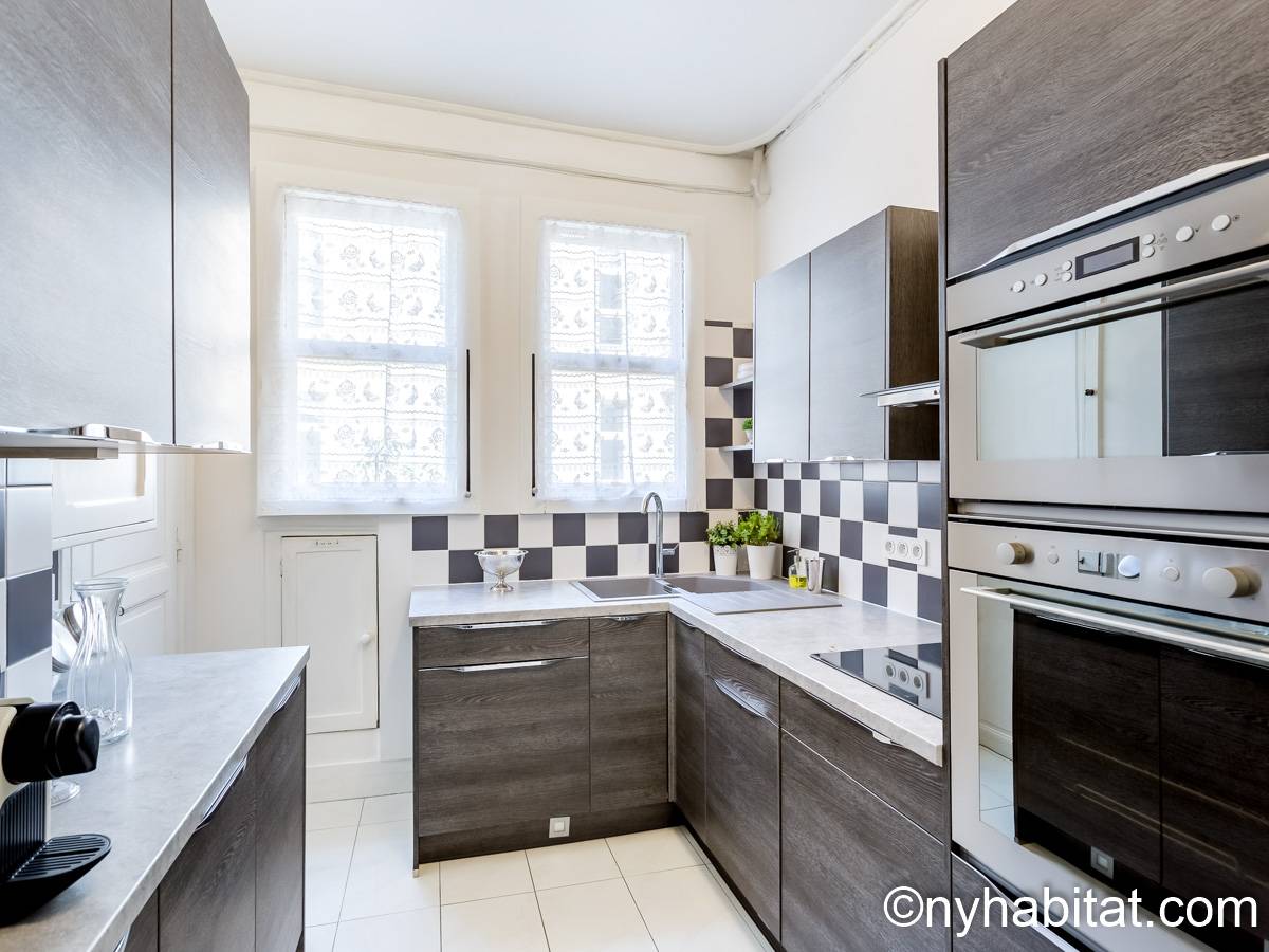 Paris Apartment 3 Bedroom Apartment Rental in Gare Saint Lazare (PA4417)