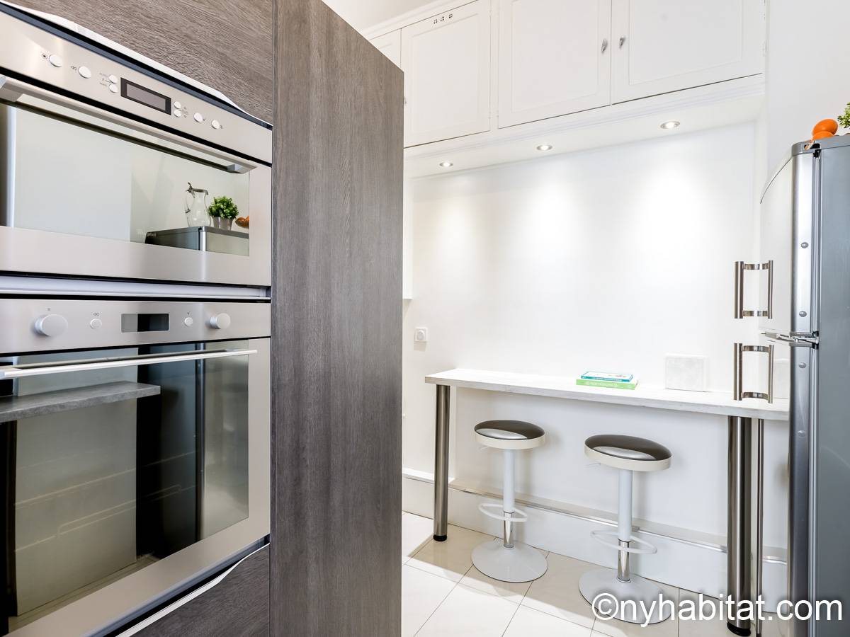 Paris Apartment 3 Bedroom Apartment Rental in Gare Saint Lazare (PA4417)