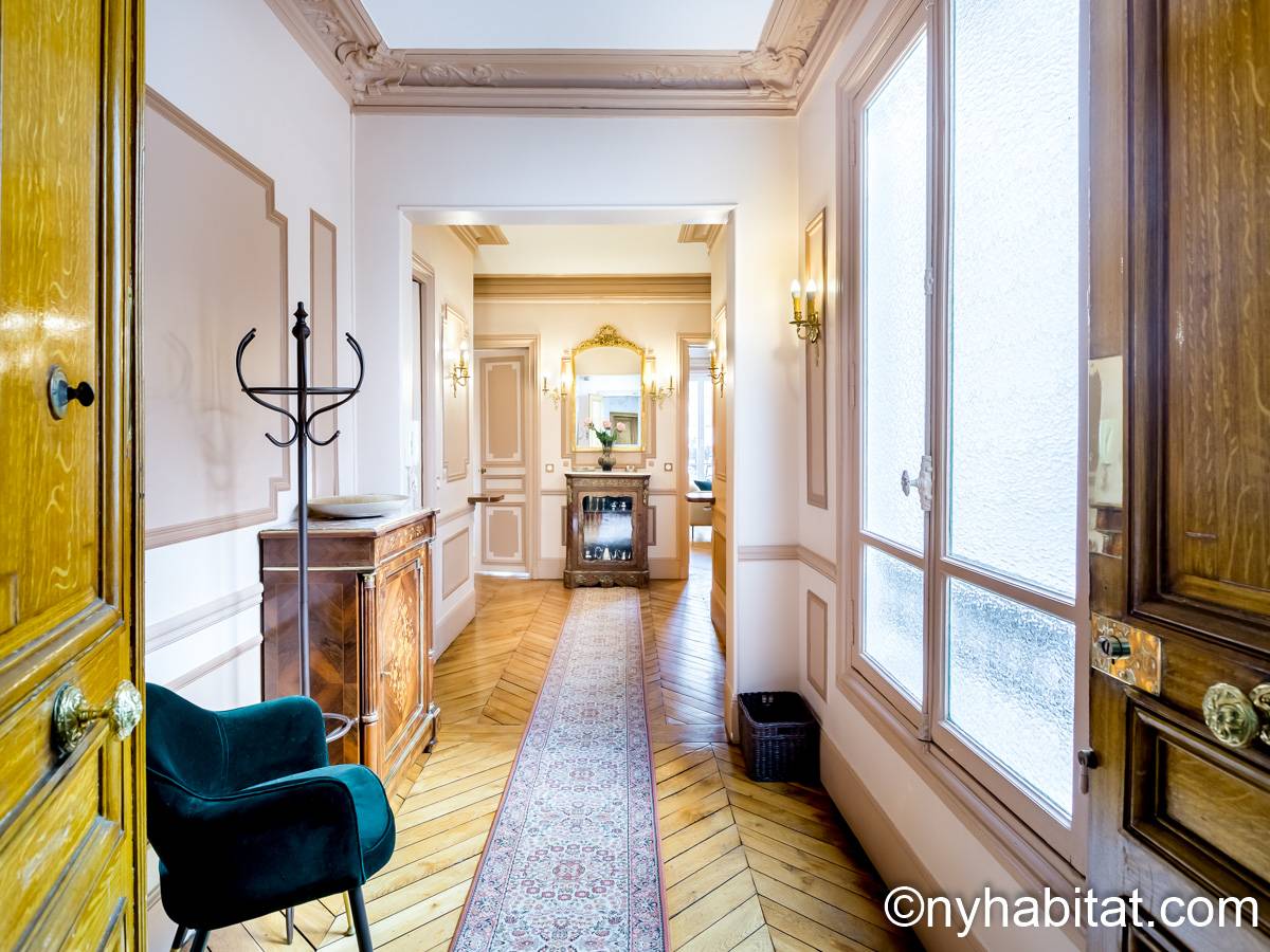 Paris Apartment 3 Bedroom Apartment Rental in Gare Saint Lazare (PA4417)