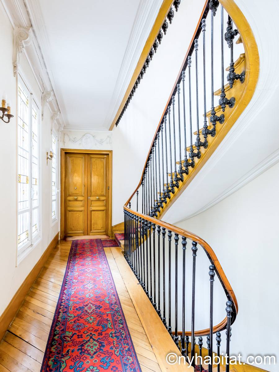 Paris Apartment 3 Bedroom Apartment Rental in Gare Saint Lazare (PA4417)