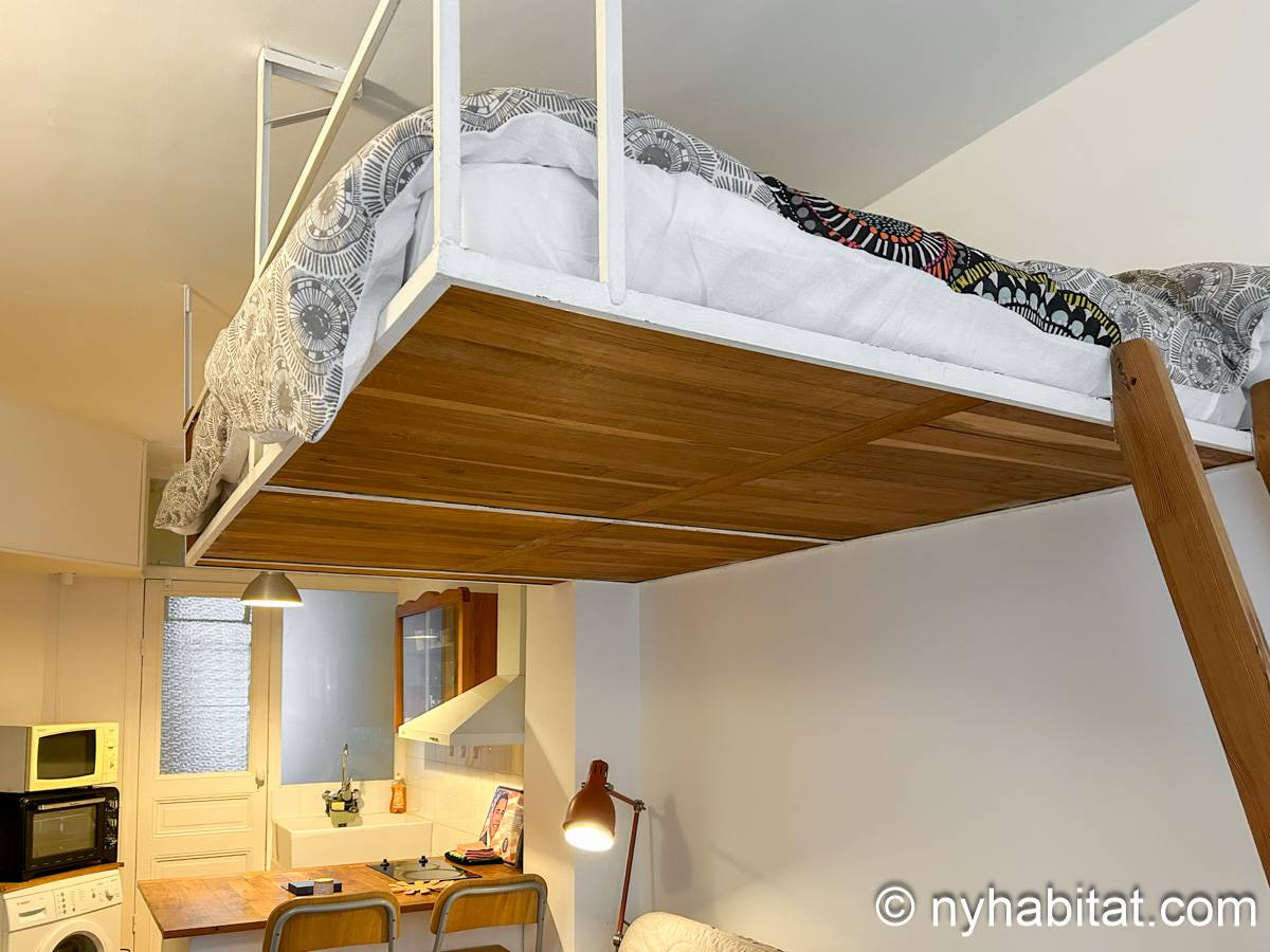 Living room - Photo 2 of 2