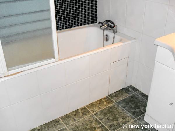 Baño 1 - Photo 2 de 3