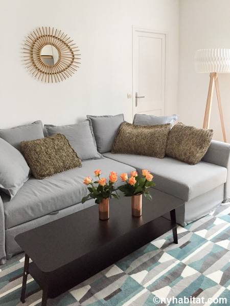 Living room - Photo 3 of 6