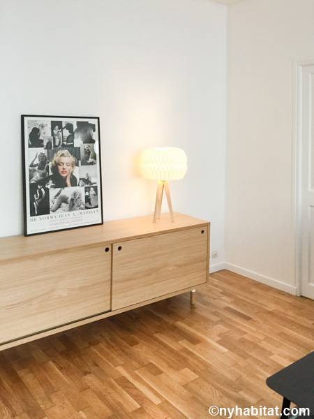 Living room - Photo 4 of 6