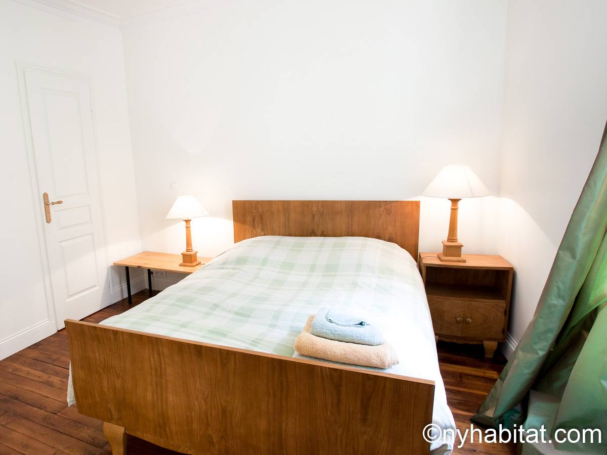 Schlafzimmer - Photo 1 von 8