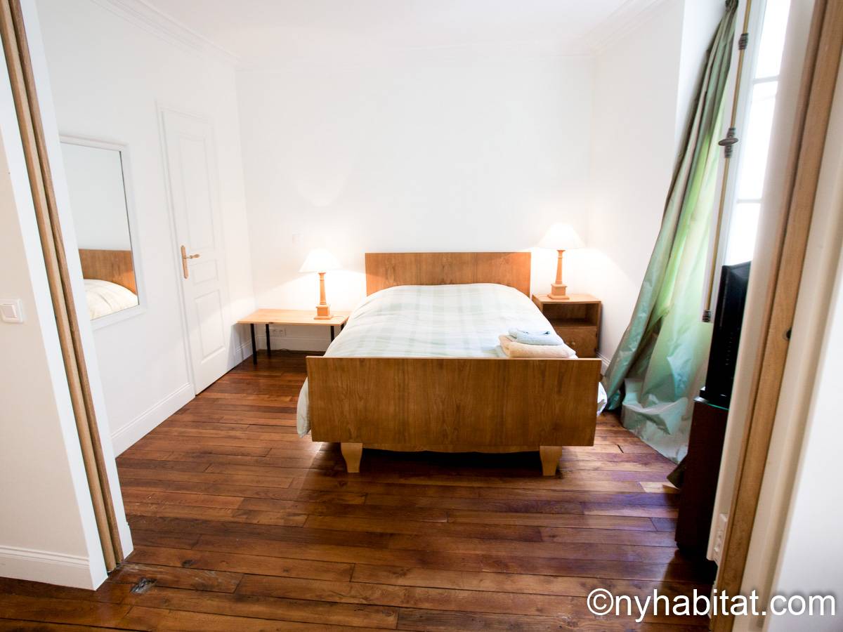 Schlafzimmer - Photo 2 von 8