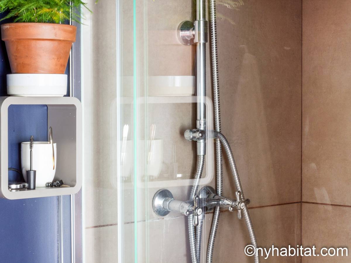 Badezimmer - Photo 2 von 3 Badezimmer - Photo 2 von 3