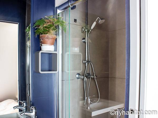 Badezimmer - Photo 1 von 3 Badezimmer - Photo 1 von 3