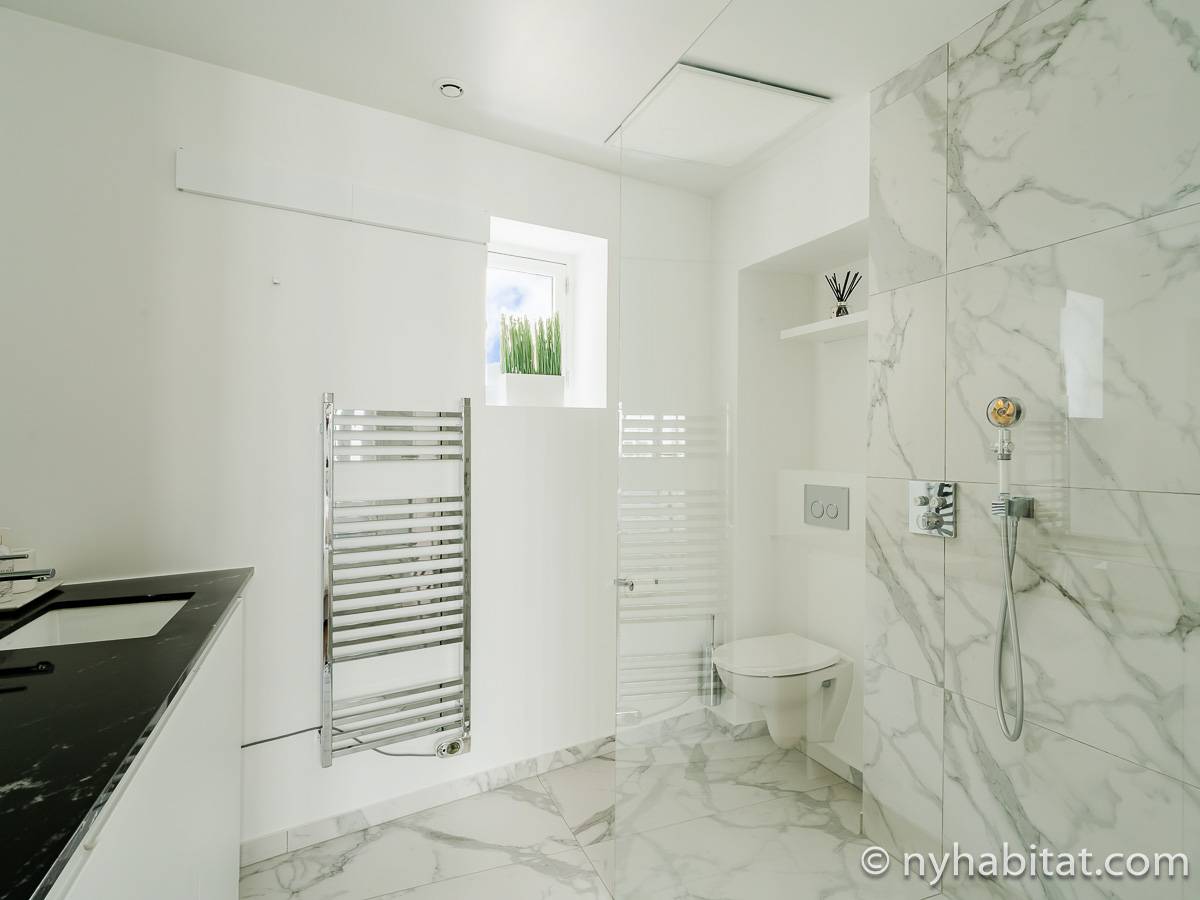 Bathroom 1 - Photo 2 of 3