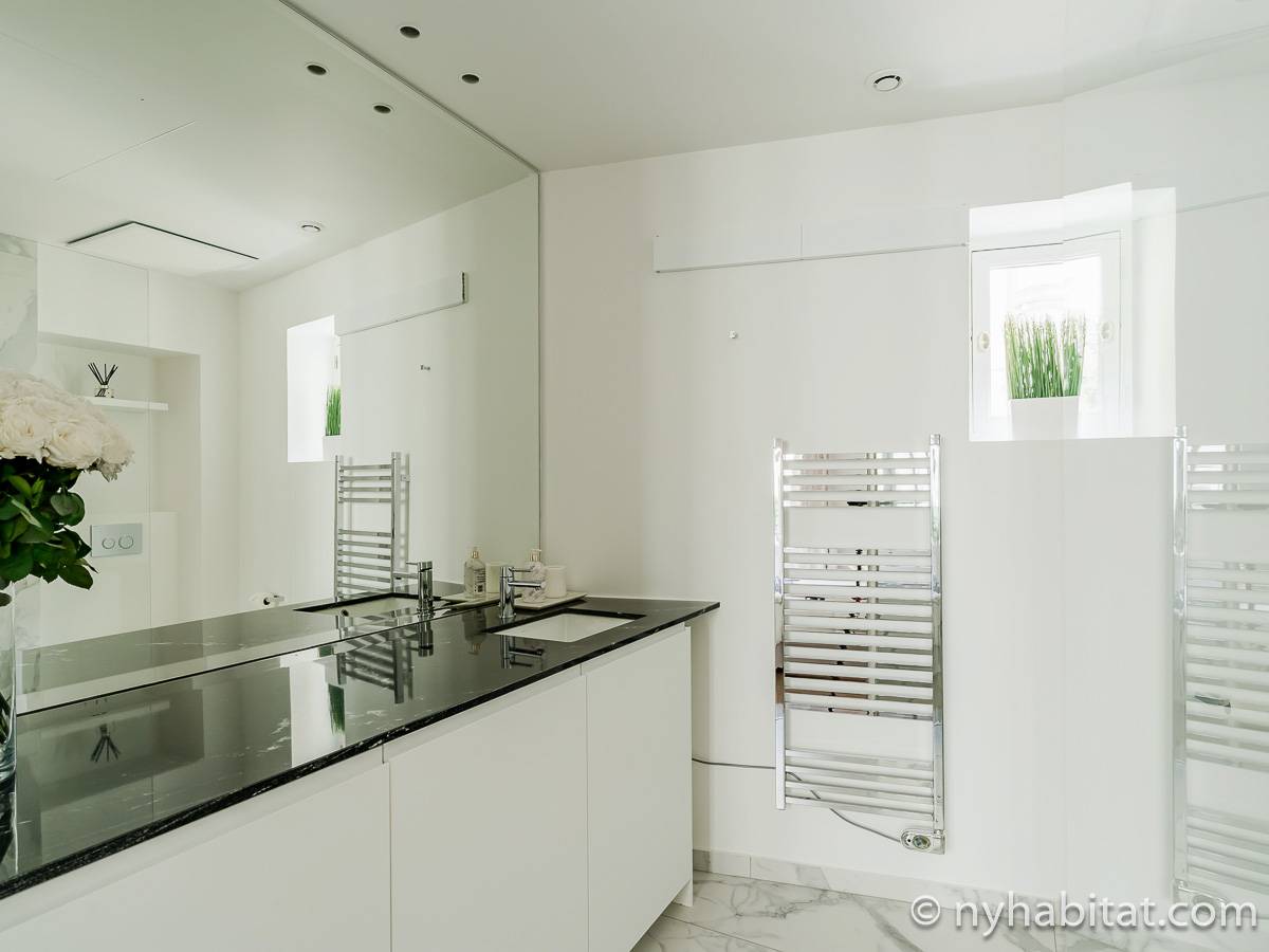 Bathroom 1 - Photo 1 of 3