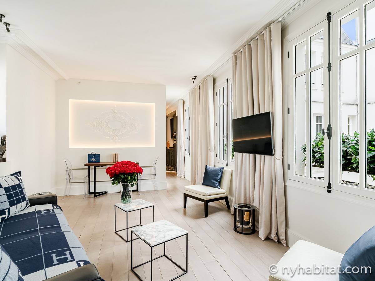 Living room - Photo 1 of 8