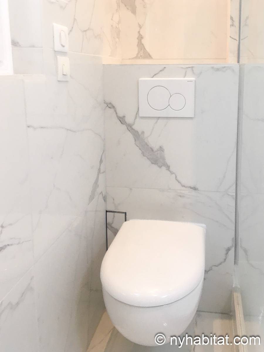 Bathroom - Photo 2 of 7 Bathroom - Photo 2 of 7