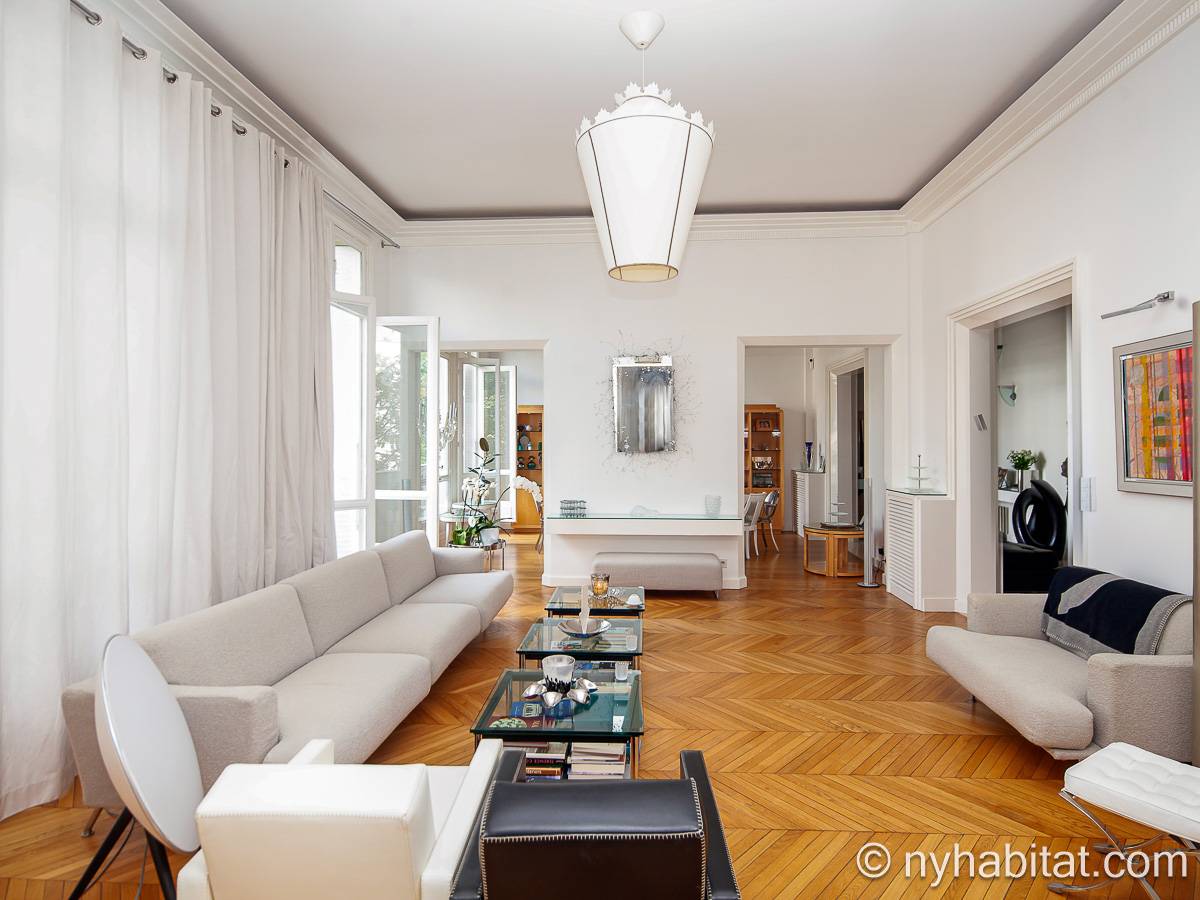 Living room 1 - Photo 3 of 4
