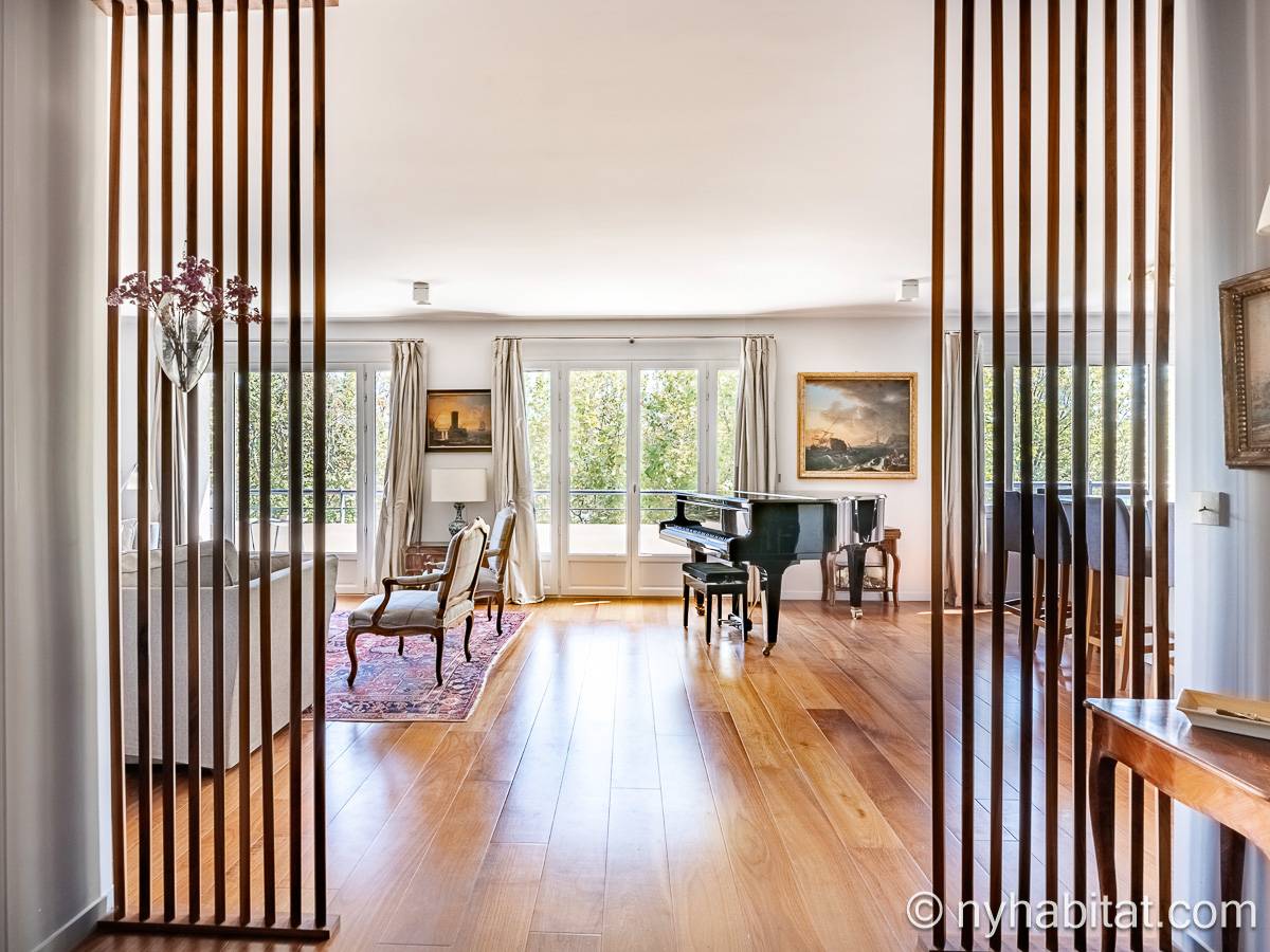 Living room - Photo 1 of 10