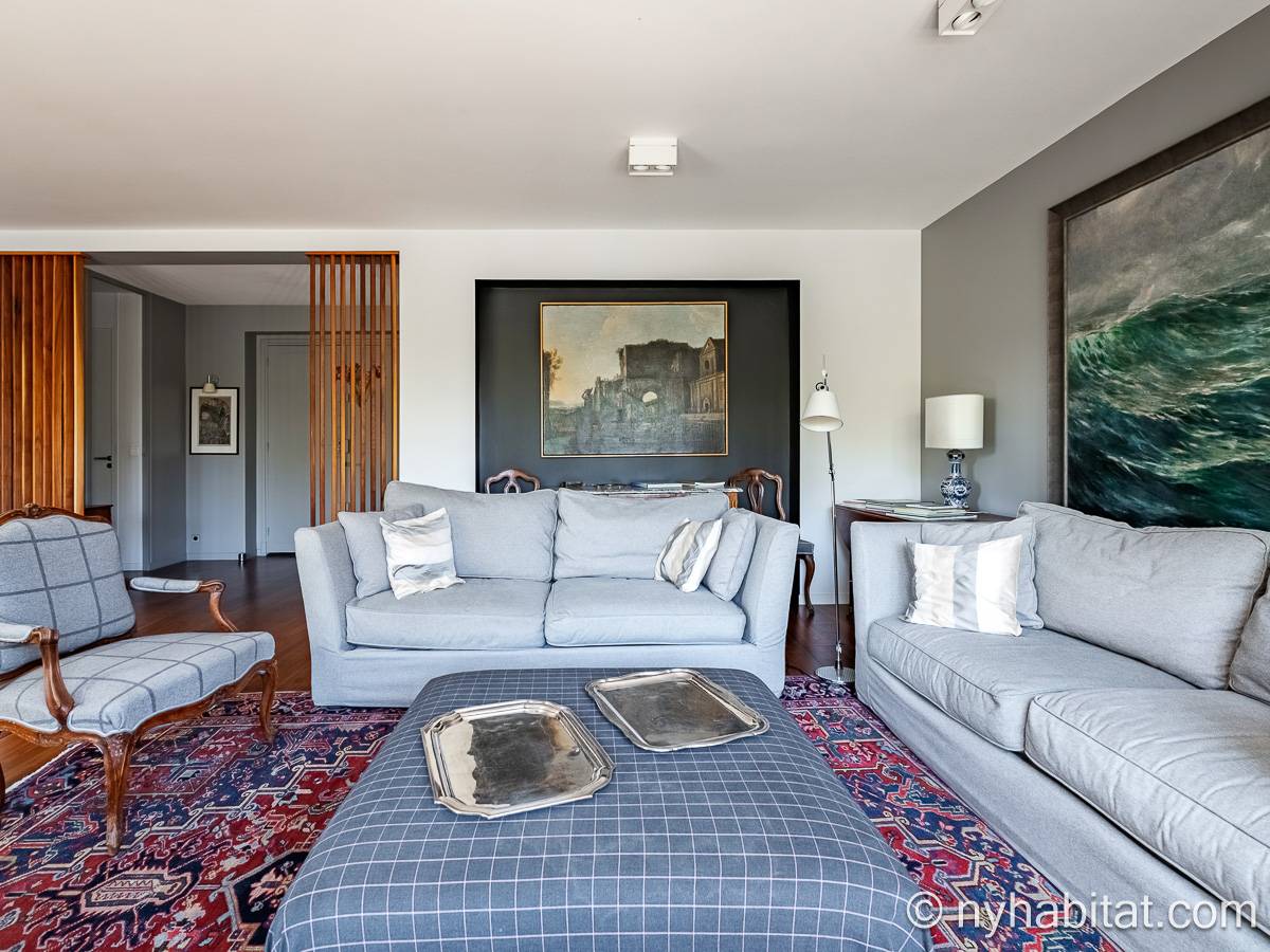 Living room - Photo 7 of 10