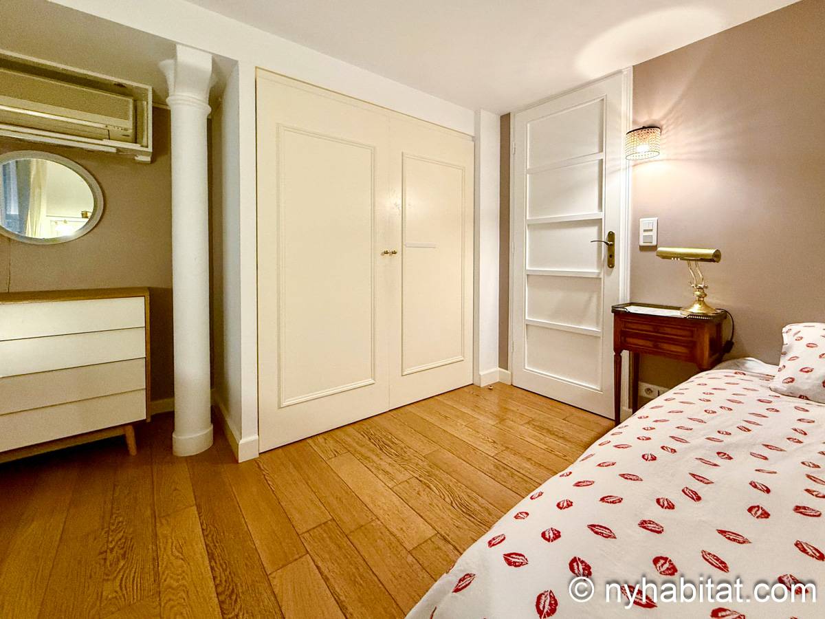 Camera 4 - Photo 2 di 2