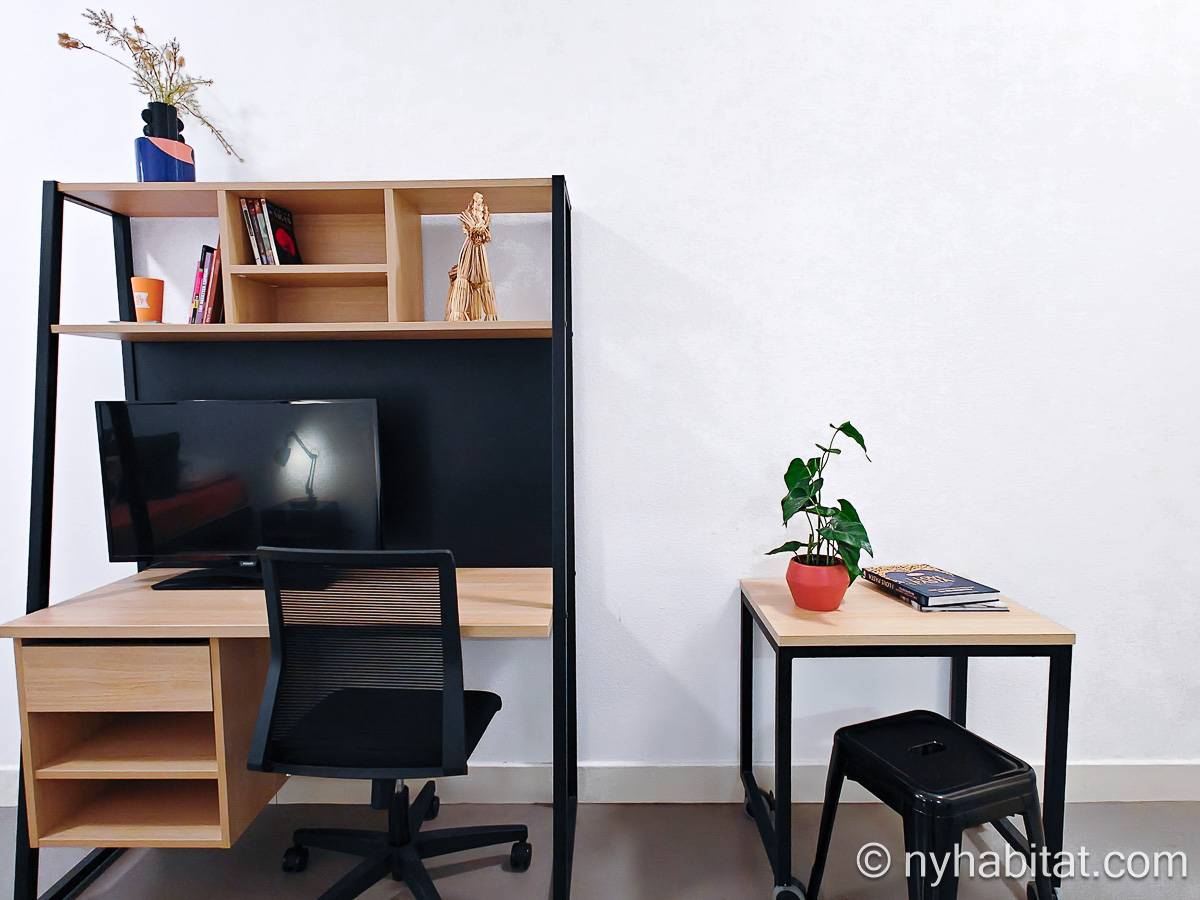 Living room - Photo 3 of 3