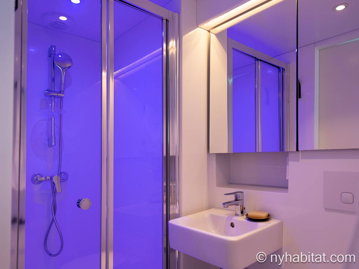 Badezimmer - Photo 2 von 2