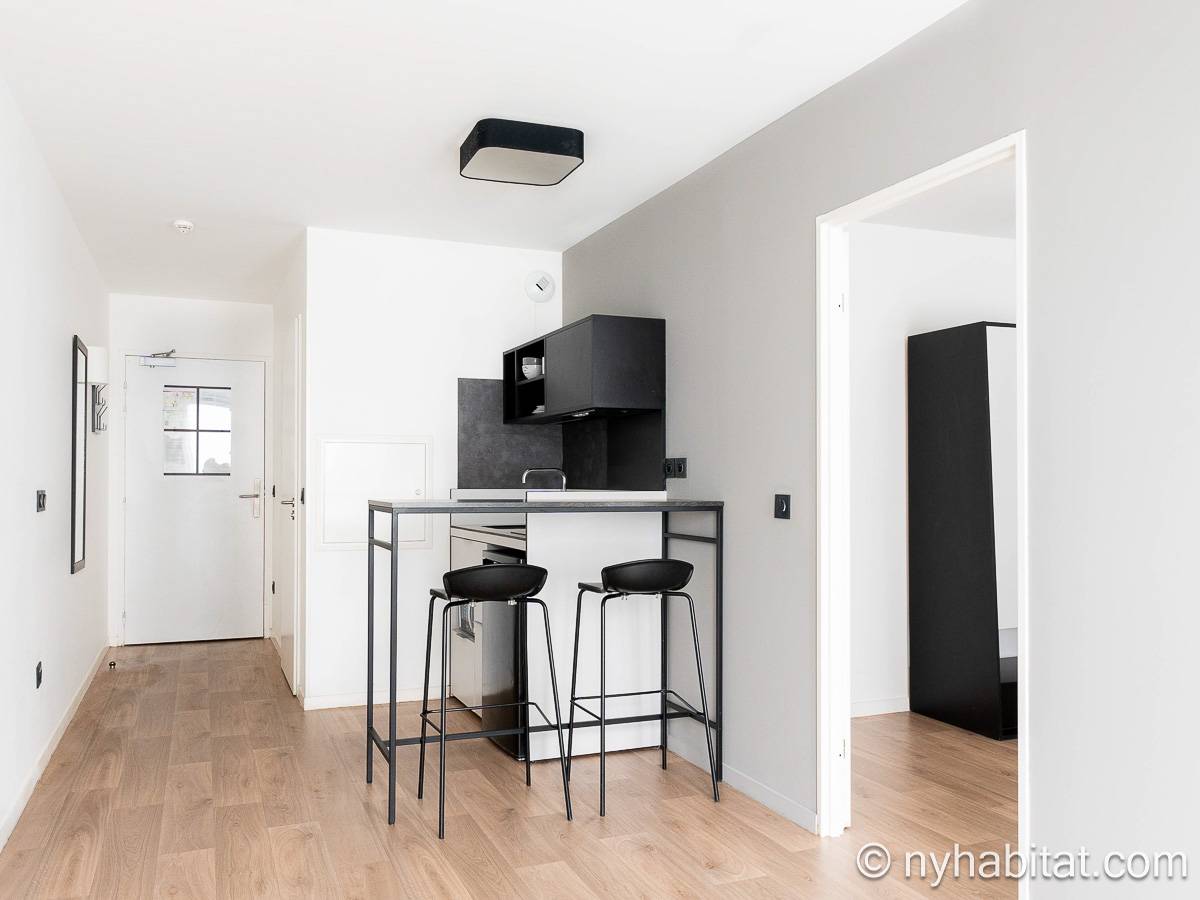 Living room - Photo 4 of 4