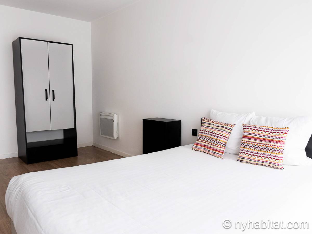 Bedroom - Photo 3 of 3