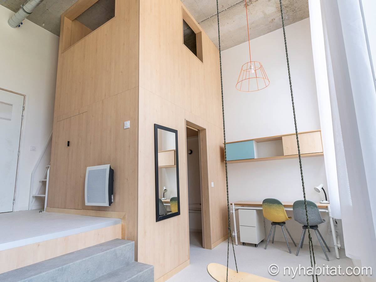 Living room - Photo 2 of 5