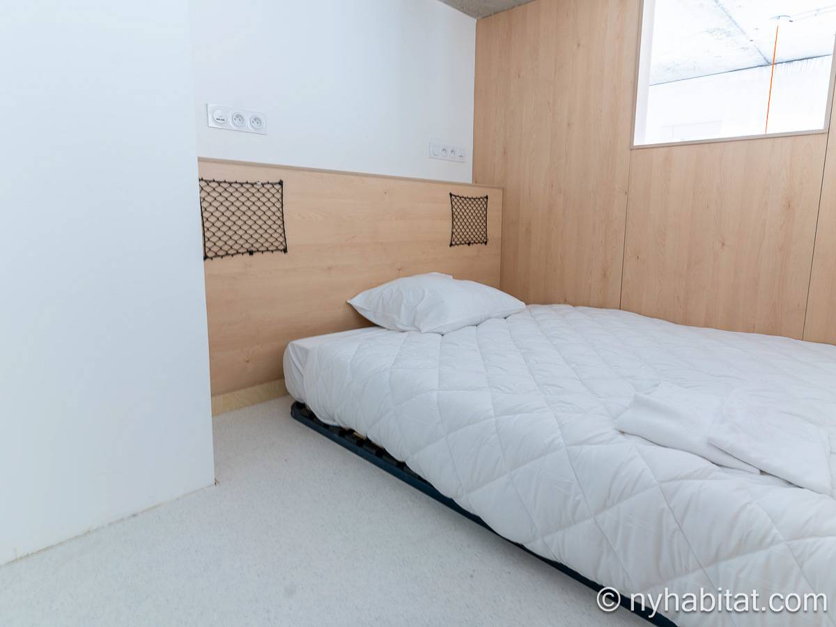 Bedroom - Photo 3 of 3