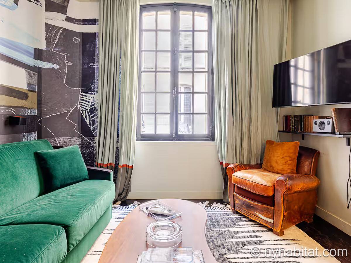 Living room - Photo 2 of 5