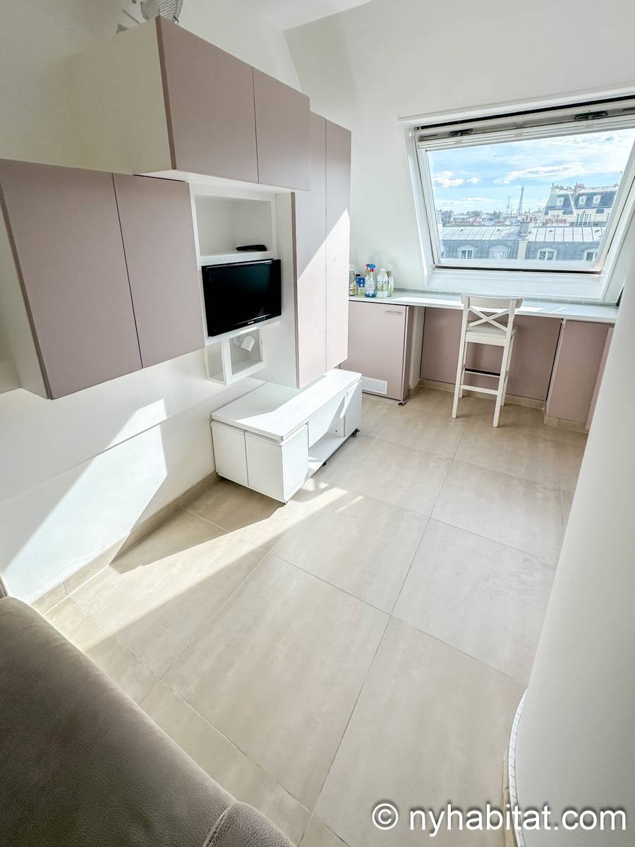 Living room - Photo 2 of 4