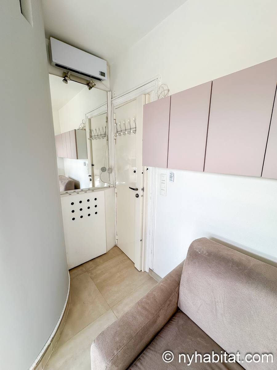 Living room - Photo 4 of 4