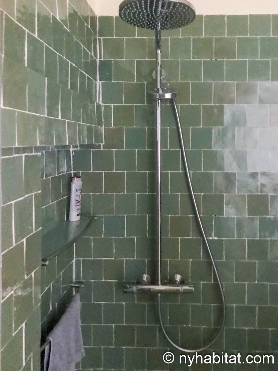 Badezimmer - Photo 2 von 3