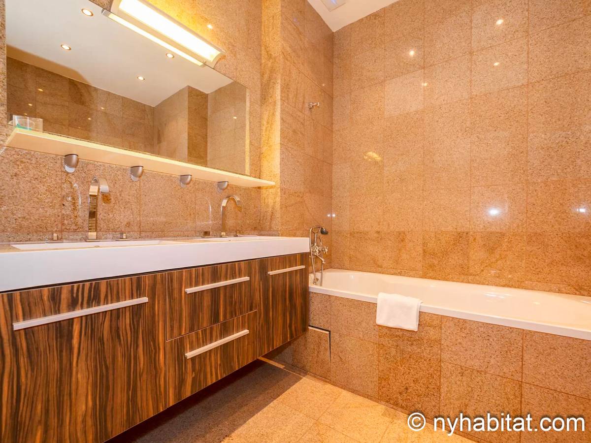 Baño 1 - Photo 1 de 3