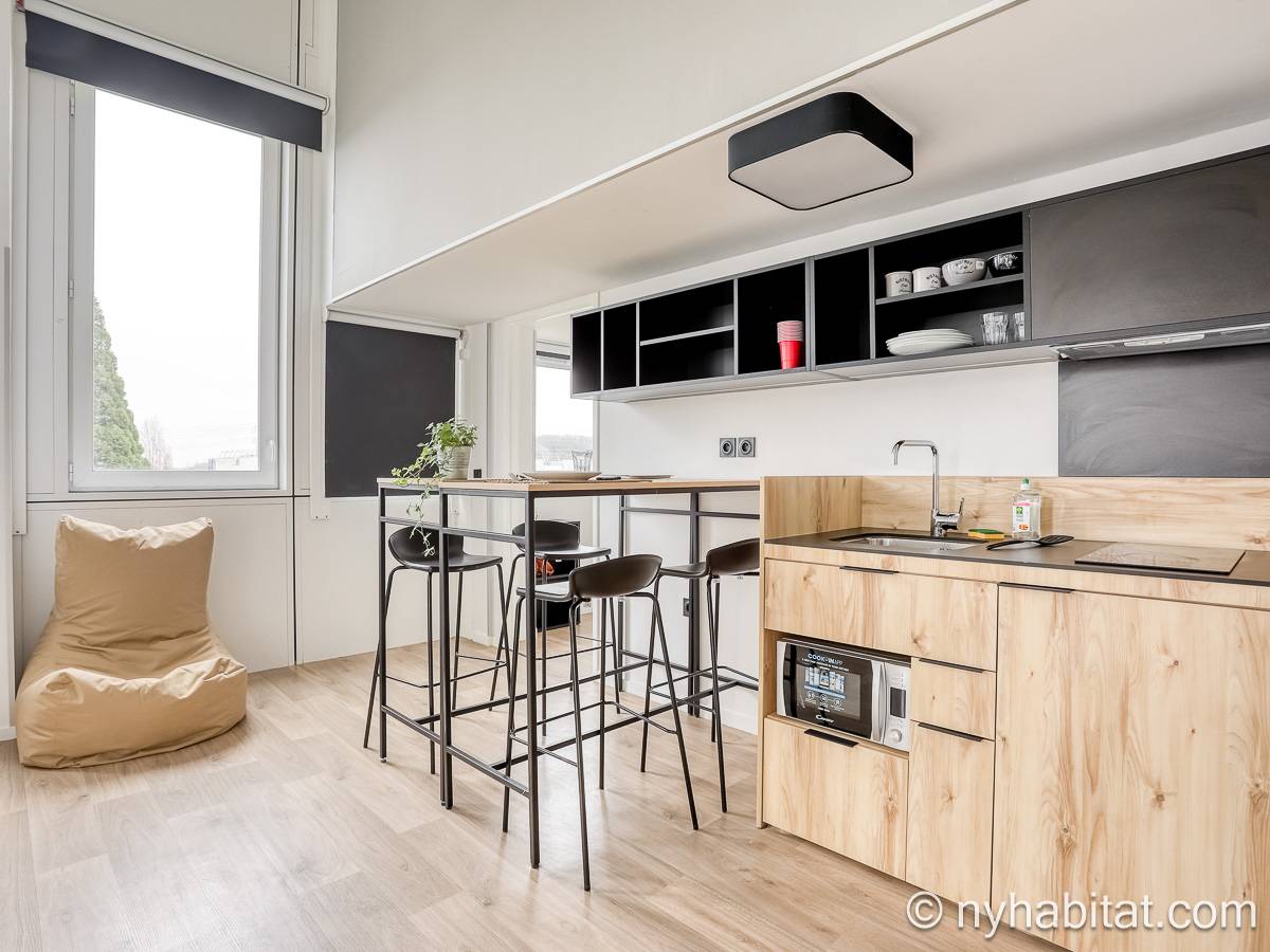 Kitchen - Photo 2 of 4