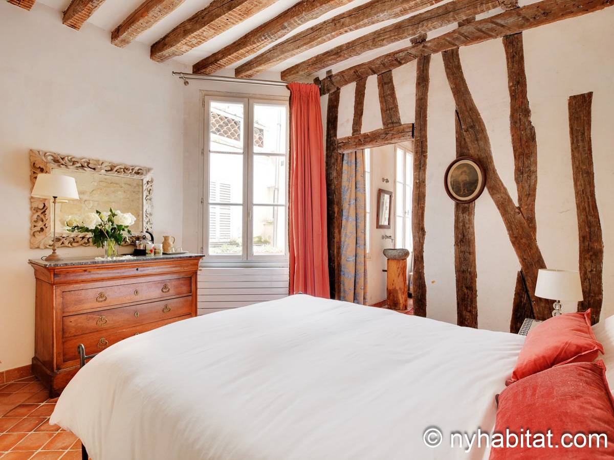 Bedroom 1 - Photo 2 of 3 Bedroom 1 - Photo 2 of 3