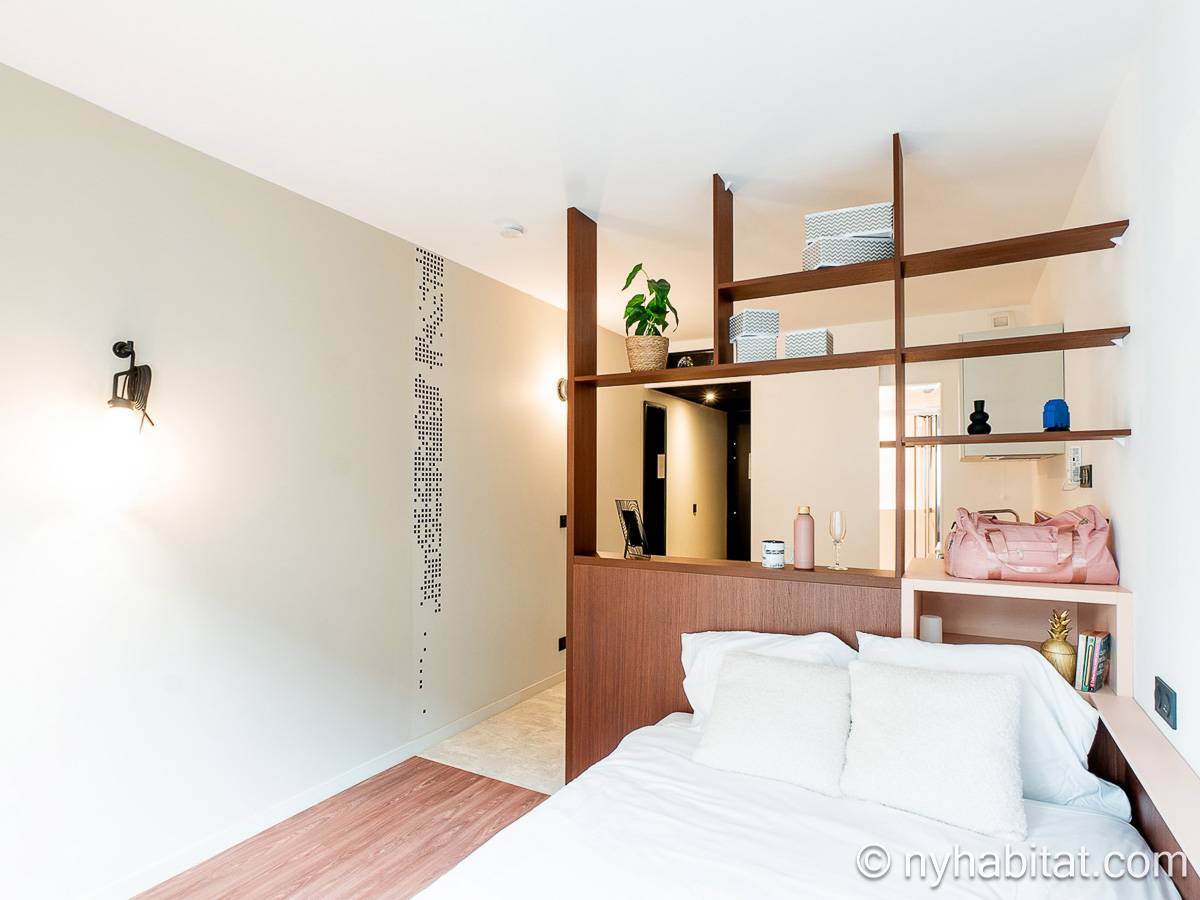 Living room - Photo 2 of 3