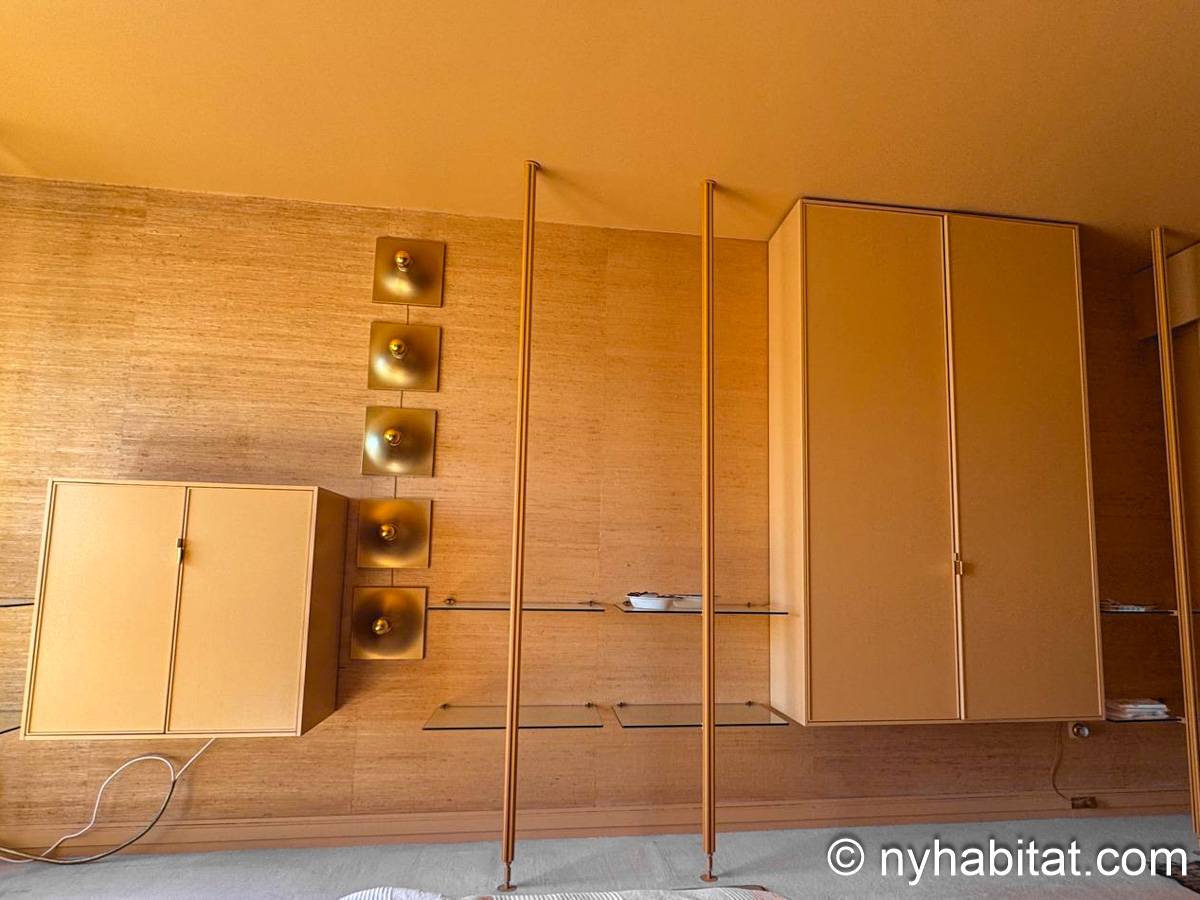 Living room - Photo 3 of 3