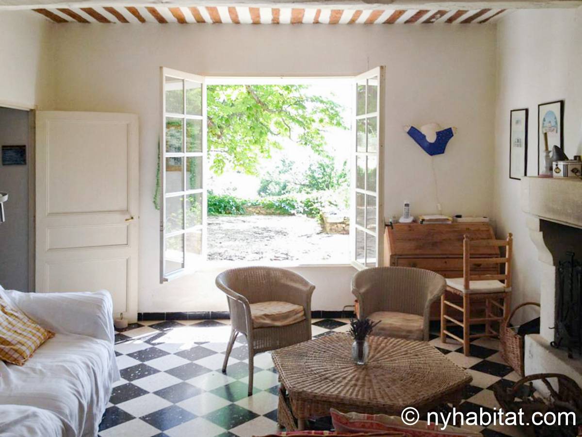 Living room - Photo 1 of 1