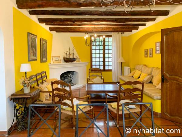 Living room - Photo 8 of 8