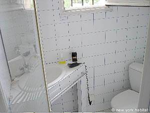 Salle de bain 1 - Photo 1 sur 4