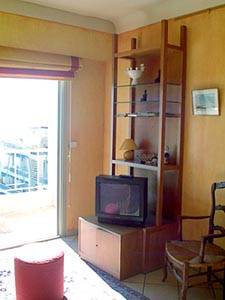 Living room - Photo 3 of 5