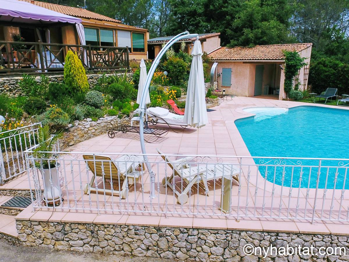 South France Bed And Breakfast 4 Bedroom Villa Rental in Greasque