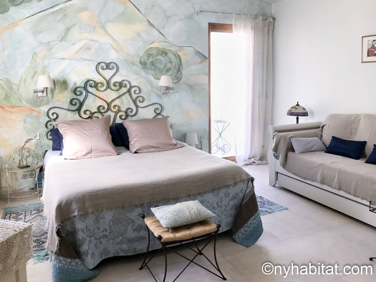 South France Bed And Breakfast 4 Bedroom Villa Rental in Greasque