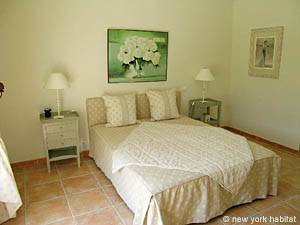 South France Accommodation: 4 Bedroom Duplex - Villa Rental in Saint ...