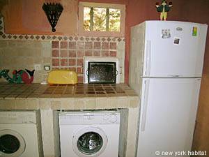 Kitchen - Photo 3 of 4