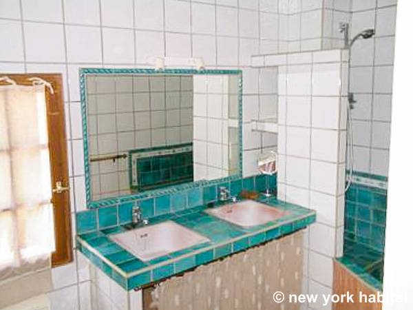 Salle de bain 1 - Photo 1 sur 3