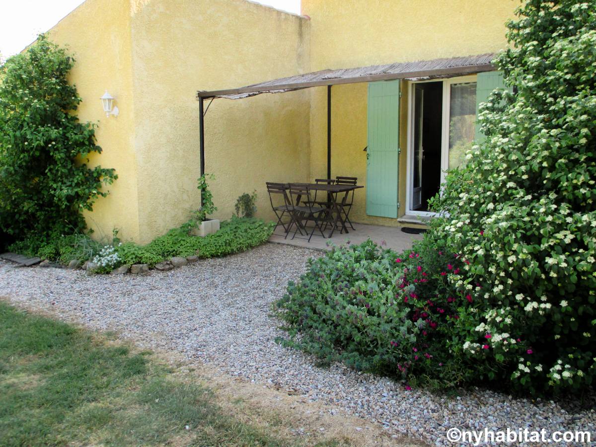 South France 2 Bedroom Villa Rental in Salon de Provence