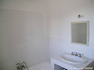 Bathroom 3 - Photo 3 of 4