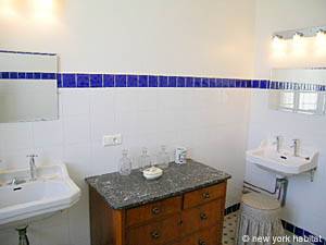 Salle de bain 2 - Photo 2 sur 5